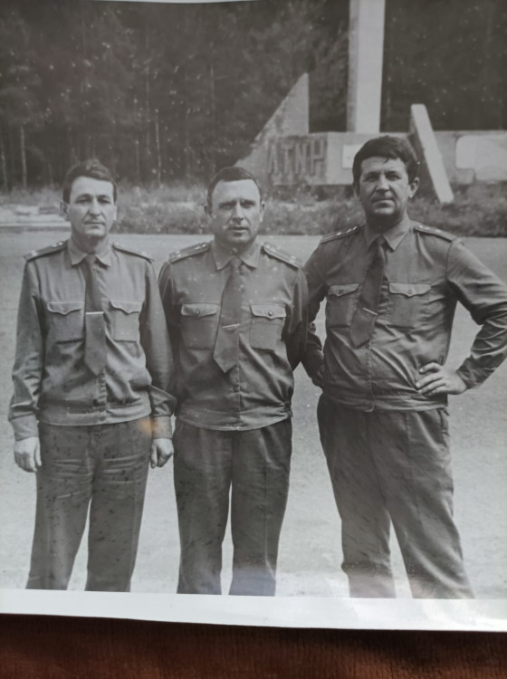 Выпускники АЗВИ; Виталий Вет ров, Борис Простынкин. Александр Урженко. г. Чита 2.
