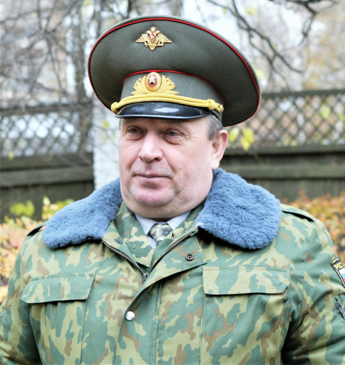 Старший научный сотрудник НИЛ Радиологии и Токсикологии Военно-ветеринарного института, профессор, генерал-майор ветеринарной службы Виталий Ветров.