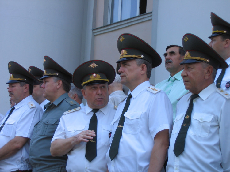 генерал-майор ветеринарной службы Виталий Ветров. генерал-армии В.И. Исаков, Ректор МГАВМиБ им. К.И. Скрябина Е.С. Воронин.