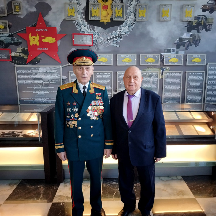 генерал-майор ветеринарной службы В.П. Ветров и начальник 147 АБ Владимир Иванович