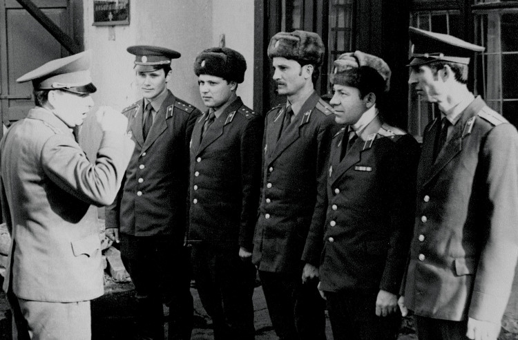Старший ветеринарный инспектор 51 ОА майор В.П. Ветров и начальники ветеринарных учреждений армии. 