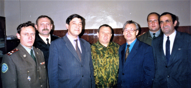 генерал-майор ветеринарной службы В.П. Ветров. Директор КазНИВИ профессор А.В. Иванов. полковник В.П. Попов и члены ученого совета КазНИВИ. г. Казань