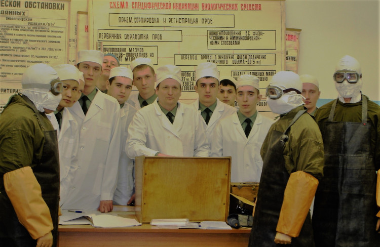 Ветеринарные врачи- эпизоотологи.  в лаборатории военной эпизоотологии ВВИ 2007г...
