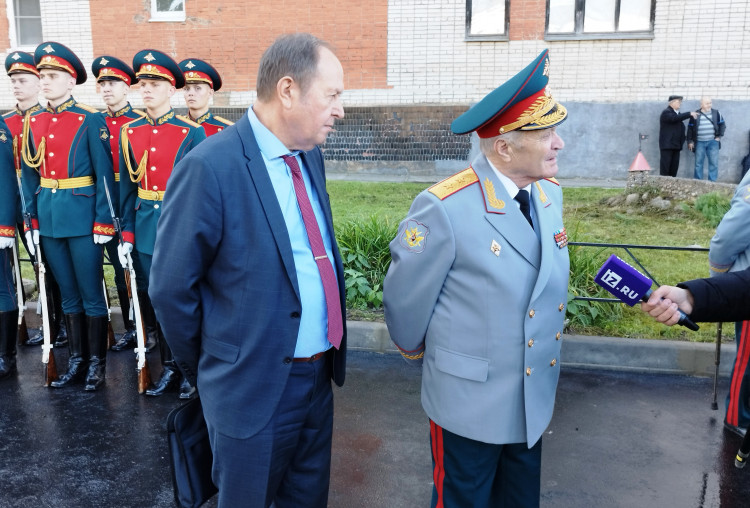 генерал-лейтенант Г.Я Бурмистров . полковник А.М. Смуров