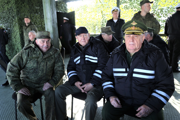 полковники  А.М. Смуров. генерал-майор ветеринарной службы Виталий Ветров и др.