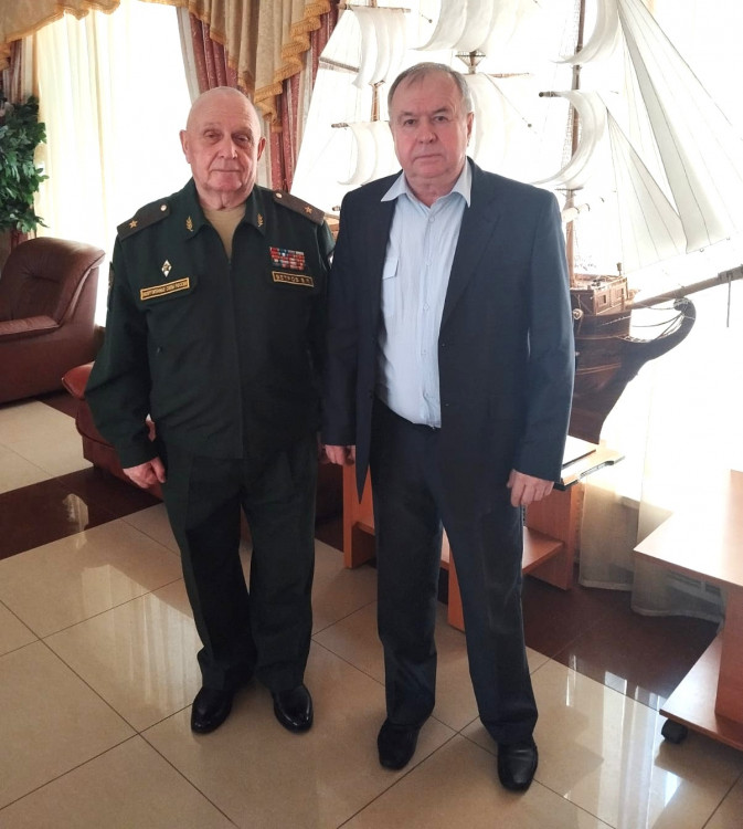 генерал-майор ветеринарной службы Виталий Ветров с коллегой 3