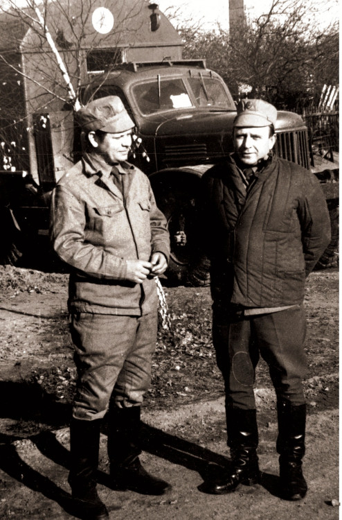Yачальник ветеринарной службы Белорусского военного округа В.П. Ветров. нач. 412 вл  Ю.Н. Емельянов. 1986 г/