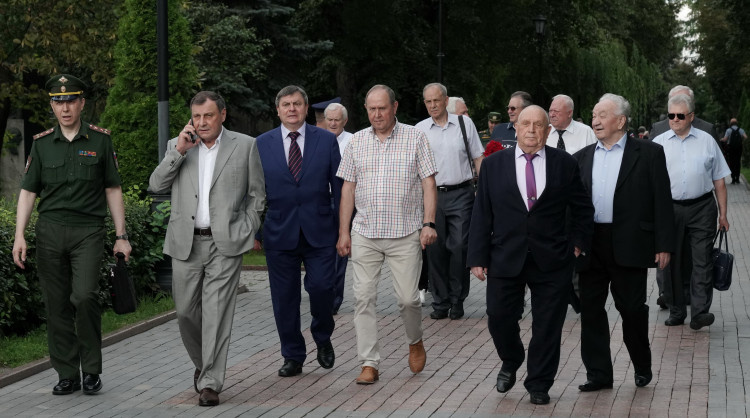 Ветераны Тыла Вооруженных сил. В.П. Ветров, справа. Е.М. Выскребенцев, Д.В. Булгаков, слева. 01 августа 2024