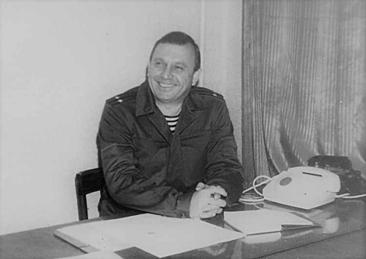 начальник ветеринарной службы БВО В.П.Ветров в Чернобыле. 1986 год