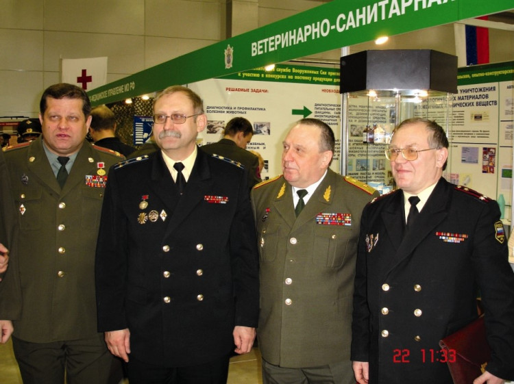 генерал-майор ветеринарной службы Виталий Ветров с  учениками