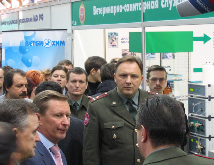 полковник Ю.Г. Боев докладывает МО РФ Иванову С.Б.