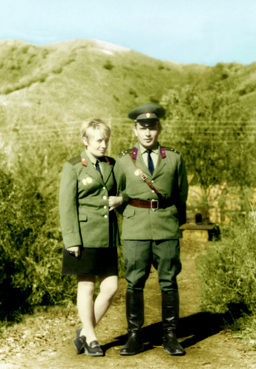 гвардейцы  Дальневосточники 11 лет в ДВО. Виталий Ветров и Галина Тарасова. 123 гв. МСД. п. Барабаш. Приморский край. 1973 год