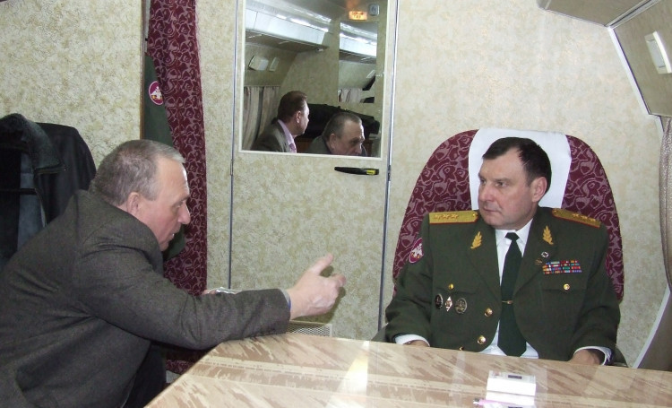 генерал-майор ветеринарной службы Виталий Ветров докладывает Д.В.Булгакову