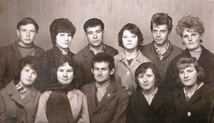 Виталий Ветров слева, студенты КЗВТ. Капланбек 1966 год
