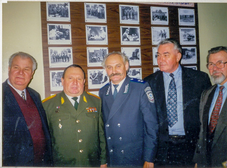 генерал-майор ветеринарной службы В.П. Ветров. А.Д. Тетьяков, Ф Коромыслов, В.Селиверстов и коллега