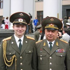 лейтенант Иван Николаевич Макаров с генерал-майором В.П. Ветровым 1999г