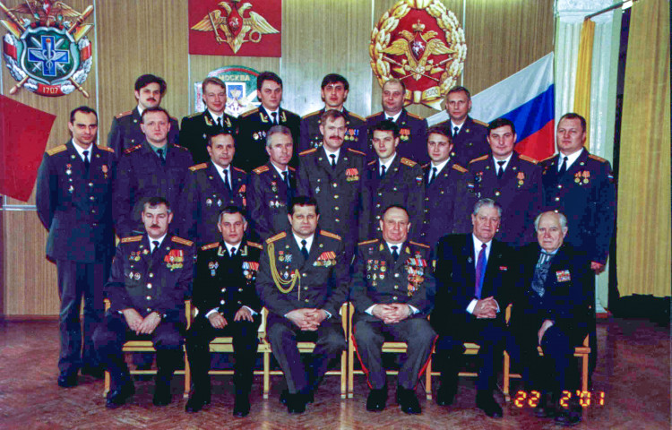 генерал-майор ветеринарной службы В.П. Ветров, профессорско- преподавательский состав ВВИ и НИЛ.