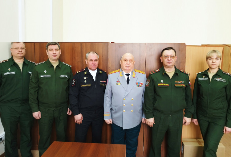 генерал-майор ветеринарной службы Виталий Ветров с коллегами