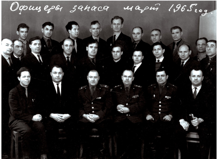 Учителя и наставники Виталия Ветрова и других на ВВЦ ВК АЗВИ полковник Н.Ф. Шуклин и подполковник Н.Ф. Бердников.