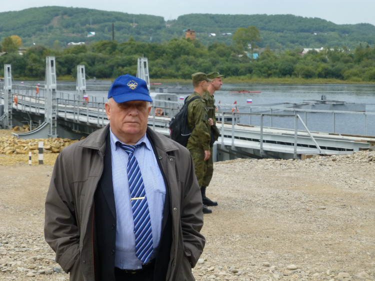 генерал-майор ветеринарной службы Виталий Ветров на переправе через Енисей