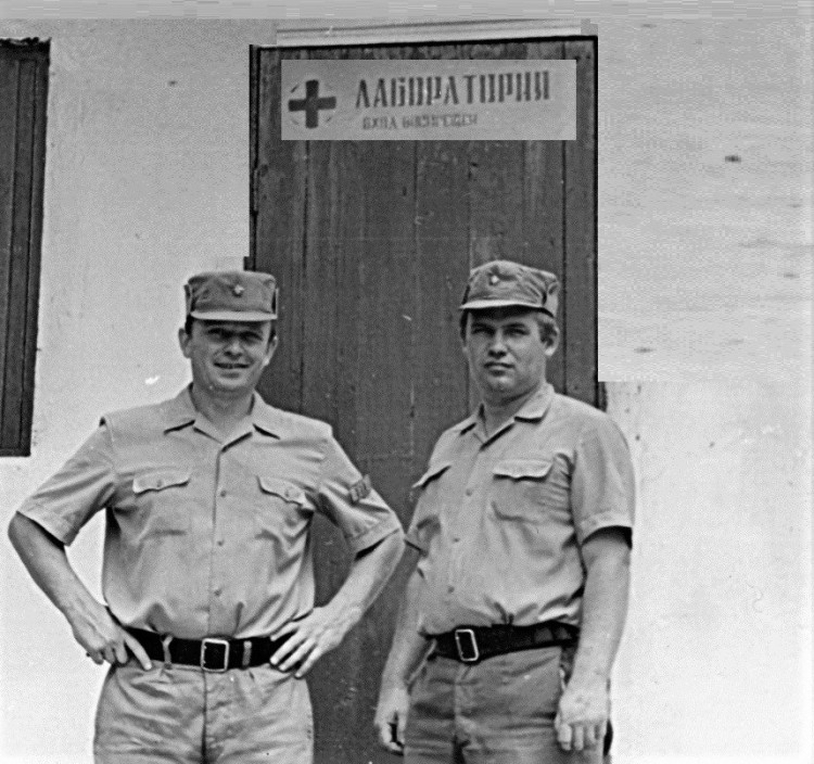 офицеры Виталий Ветров и Александр Логиновский. 12 Учебный Центр. Республика  Куба, Нароко,1975г