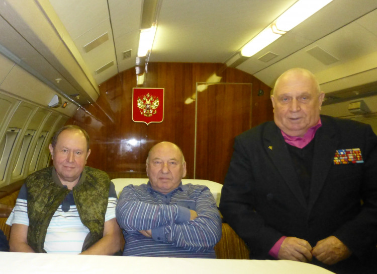 генерал-майор ветеринарной службы В.П. Ветров и ветераны Тыла ВС в полете