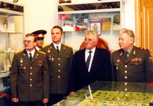 генерал-полковник Н.В Фуженко-зам. Главкома ССС СНГ по тылу. (1992-93)  генерал армии В.В. Ермаков и др.