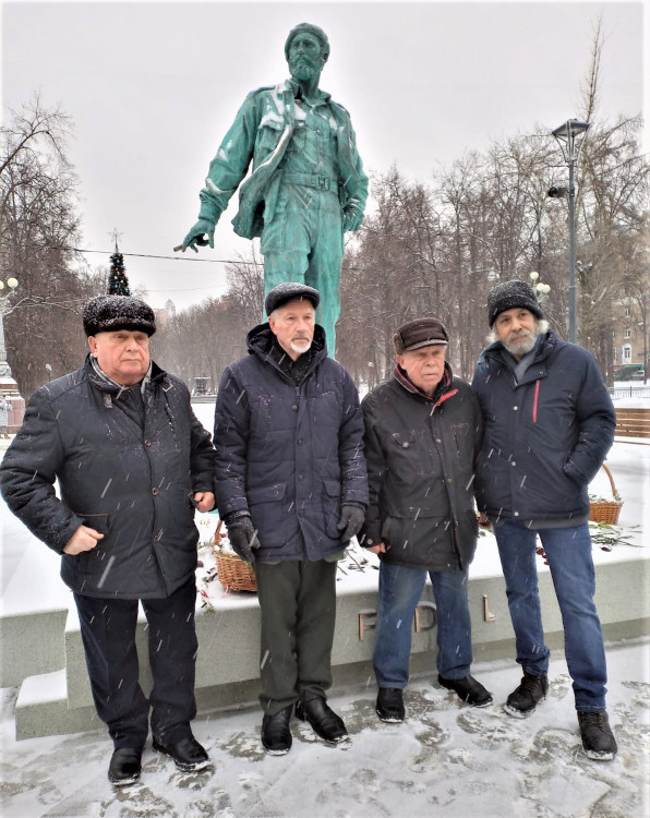 генерал-майор ветеринарной службы В.П. Ветров. генерал М.М. Макарук, Г.В. Петров и Омар