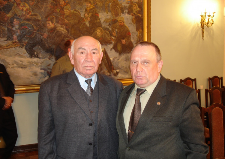 генерал-майор В.П.Ветров.генерал-полковник В.И.Литвинов. Первые Чернобыльцы. 2006г