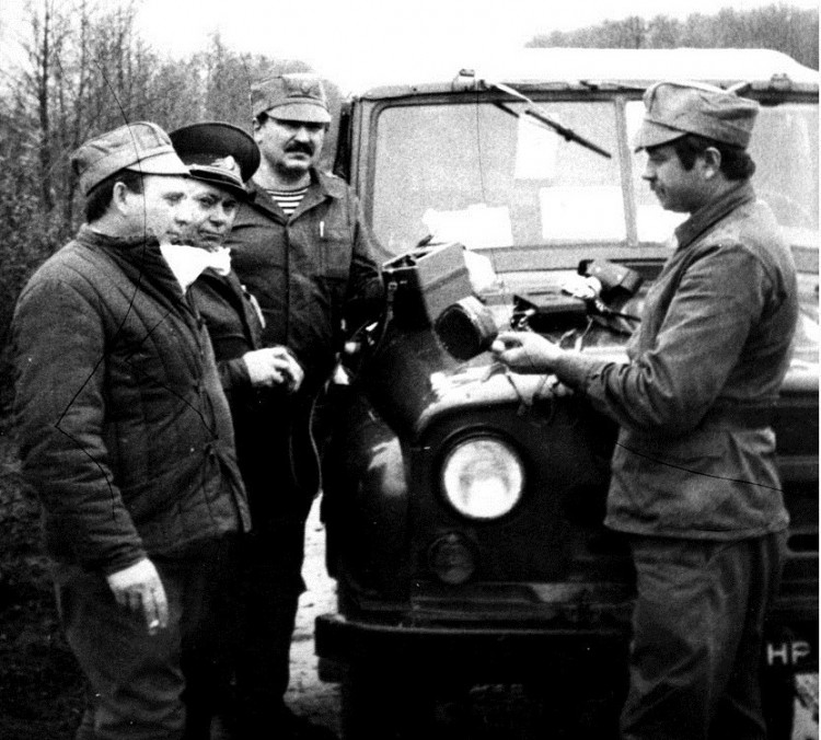 начальник ветеринарной службы БВО В.П.Ветров, генерал А.Н.Трегуб, Евгений Панковец, А.Куделич 1 сектор БВО Чернобыль1986г