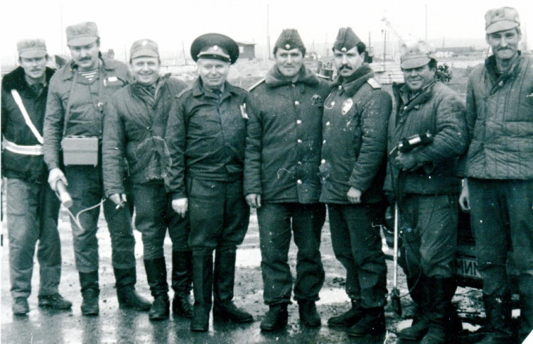взаимодействующие службы на ЧАЭС, В.П.Ветров третий слева.1986 г.