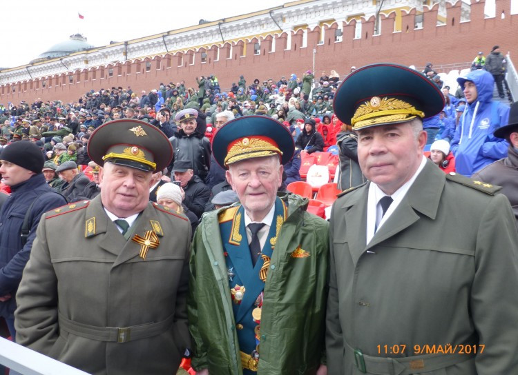 генерал-майор ветеринарной службы В.П. Ветров. генералы А.М. Шабанов и Н.Г. Садовников.