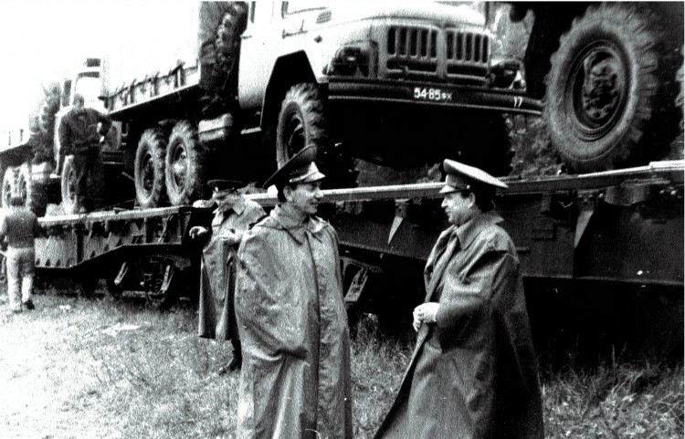 генерал-майор В.И. Подземельный и подполковник В.П.Ветров БВО, 1985 г.