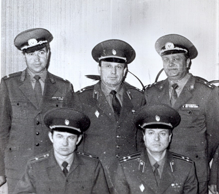 начальник ВВО МО СССР полковник В.П. Ветров. с  Болгарскими товарищами по оружию.