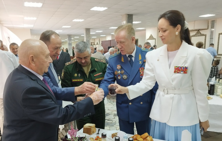 Виталий Петрович Ветров, Участник дальнего похода ВМФ СССР.
